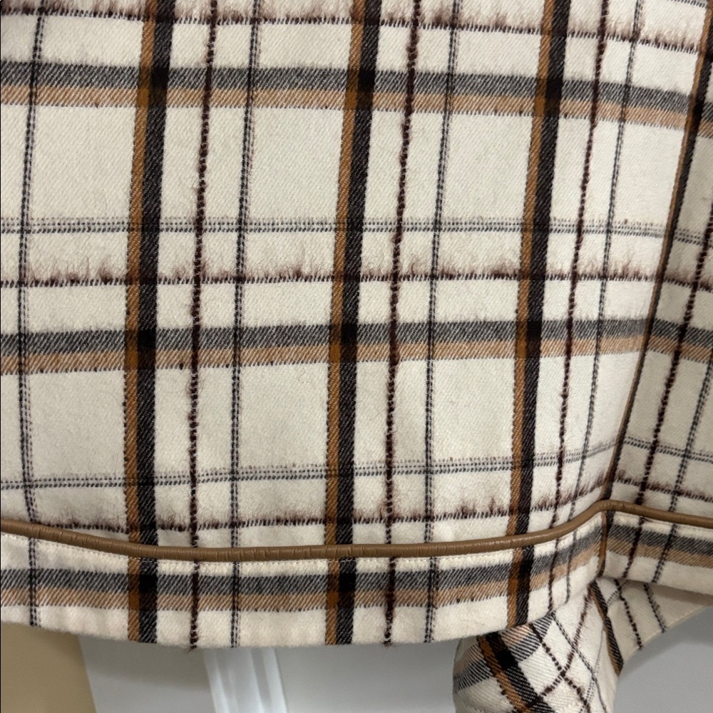 RECREO San Miguel Wool Cashmere Poncho. Leather lambskin trim. - Picture 5 of 8